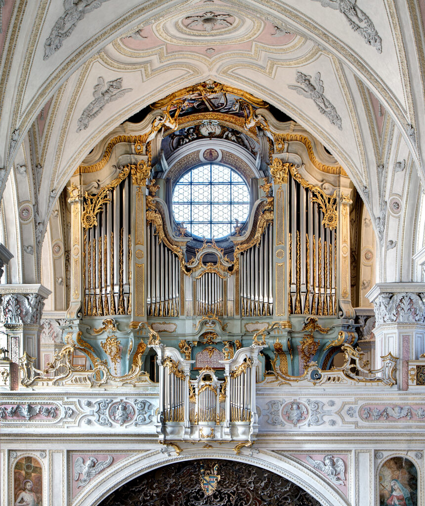 Blick auf Orgel in Polling